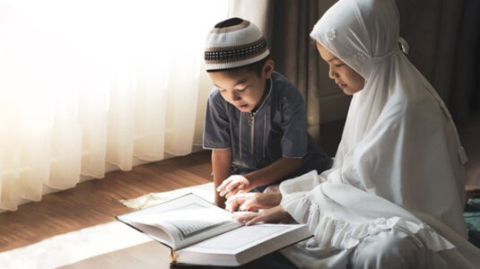 ibu-anak-ngaji-al-quran-baca-